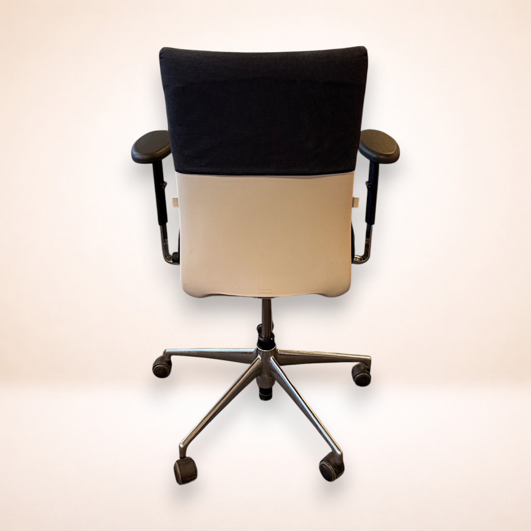 Konferensstol Vitra armstöd