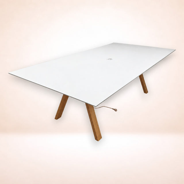 Konferensbord Pedrali Arki-Table Wood, vit skiva, ekben