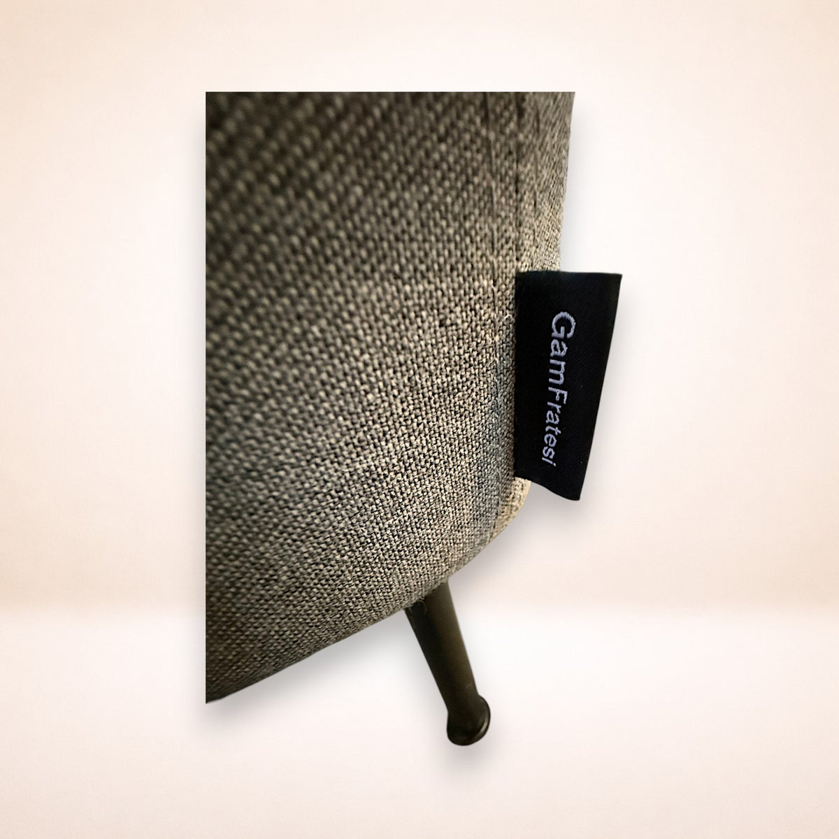 Soffa HAY, märkeslapp GamFratesi